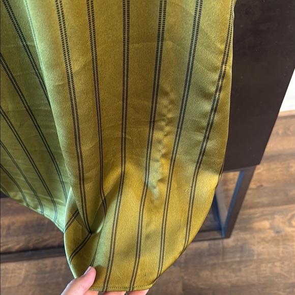 Halogen Yellow Green Sleeveless Boxy Button Down Shirt - Picture 5 of 5